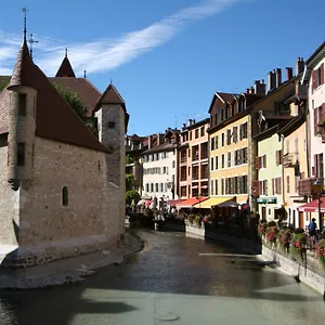 https://the-angel.hotels-rhonealpes.com