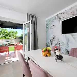 https://apartments-dolcea.in-istria.net