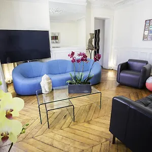 https://luxury-apartment-in-center-louvre-museum.fr-paris.fr